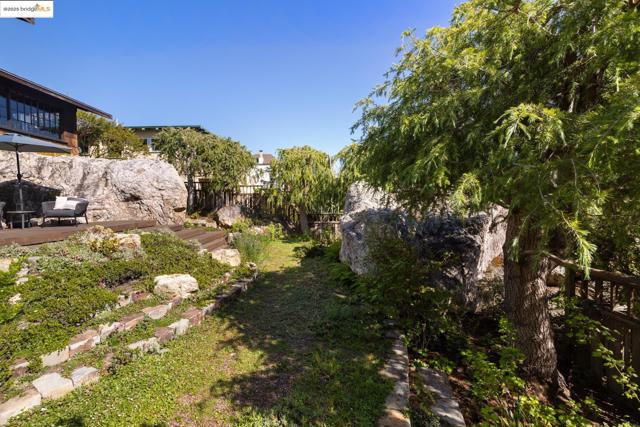636 Vincente Ave, Berkeley CA: https://media.crmls.org/mediaz/817659d9-f717-460a-8dc9-8de9cd5f1e1d.jpg