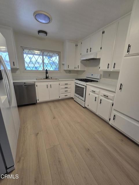 Detail Gallery Image 4 of 19 For 396 Baker Ave, Ventura,  CA 93004 - 3 Beds | 2 Baths