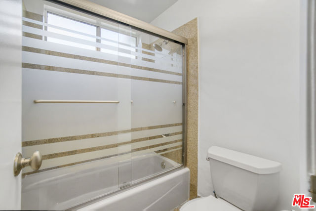 1323 S Carmelina Avenue, Los Angeles CA: https://media.crmls.org/mediaz/81770512-12a8-432c-8028-63dbc8f7ede9.jpg