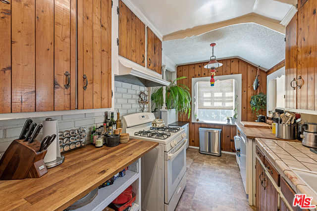 6349 Blanchard Canyon Road, Tujunga CA: https://media.crmls.org/mediaz/81775c03-7100-4016-b577-5e99d3c7905f.jpg