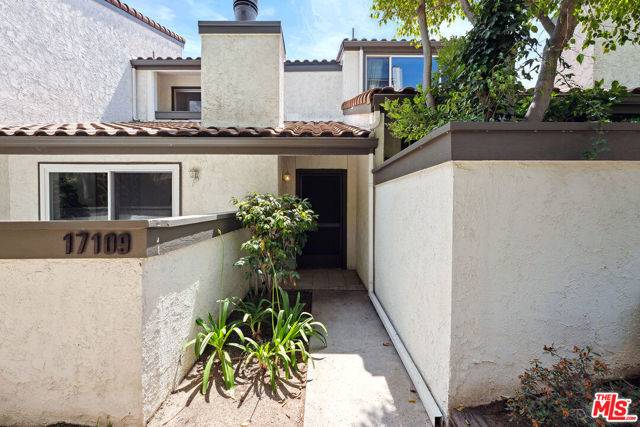 17109 Palisades Circle, Pacific Palisades CA: https://media.crmls.org/mediaz/8177ff4b-eba8-4c6a-957d-48fbc0b41c5f.jpg
