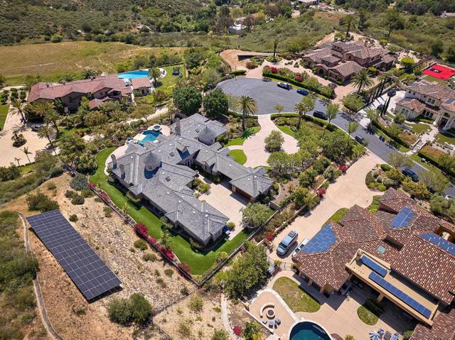 14460 Cheyenne Trl, Poway CA: https://media.crmls.org/mediaz/8178aa1f-321a-44d1-9341-45cd774a6708.jpg