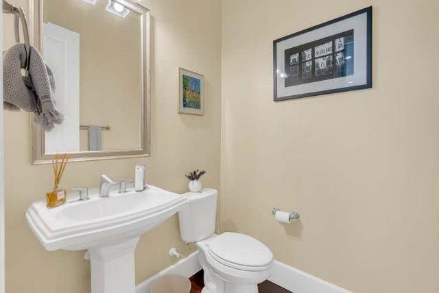 Image 16 of 88 For 17 Stirling Way