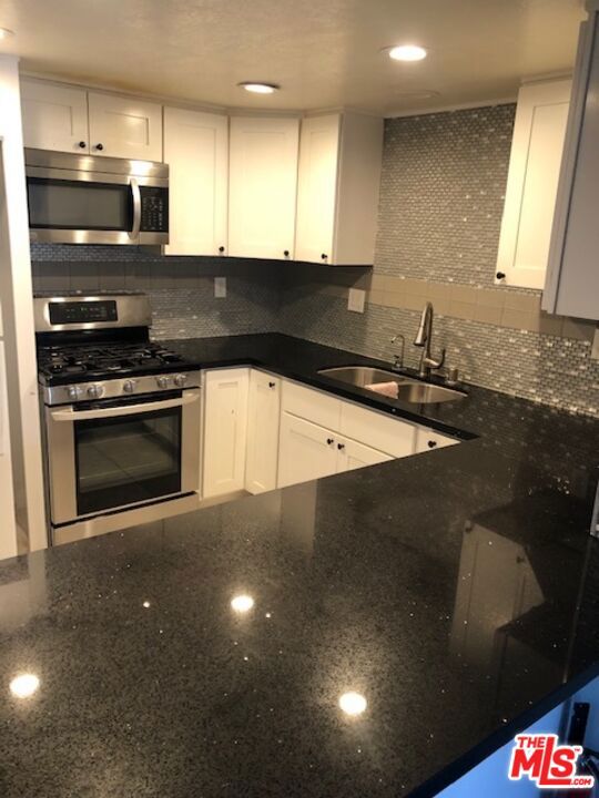 533 W 219th Street, Carson CA: https://media.crmls.org/mediaz/8179953d-a8ee-42c4-9964-25646cdc436e.jpg