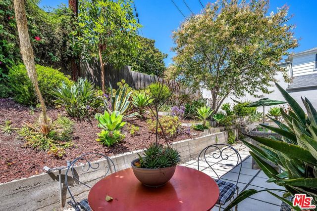 1229 Smithwood Drive, Los Angeles CA: https://media.crmls.org/mediaz/8179b707-10c5-4a0d-b523-156a22db6627.jpg