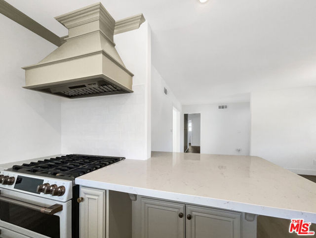 10011 Odessa Avenue, North Hills CA: https://media.crmls.org/mediaz/8179d124-eb58-400e-834c-0101d7445493.jpg
