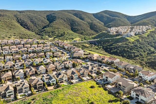 Detail Gallery Image 10 of 60 For 15858 Anjou Ln, San Diego,  CA 92127 - 5 Beds | 3 Baths