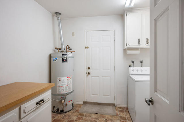 58697 Santa Barbara Drive, Yucca Valley CA: https://media.crmls.org/mediaz/817a9706-4e96-4b5a-9eea-c5f1307b76e6.jpg