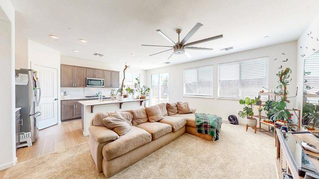677 Sacramento Way, Hollister CA: https://media.crmls.org/mediaz/817b13a4-7337-4b9c-8b52-5da22676b687.jpg