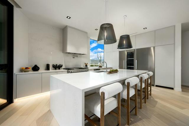 2085 Desert Flower Court, Palm Springs CA: https://media.crmls.org/mediaz/817b2420-b64e-436b-90e3-1af164c7fb77.jpg