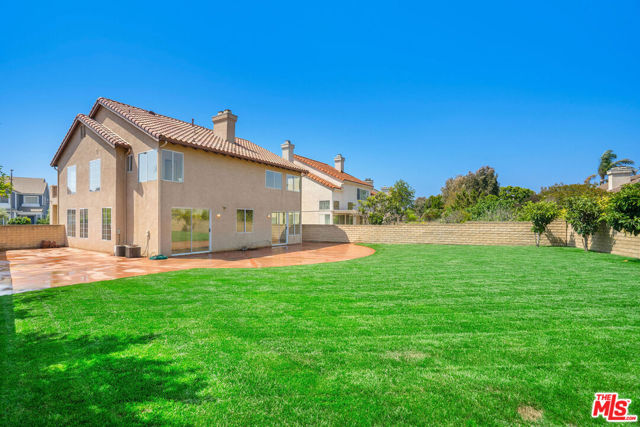 6615 Kentwood Bluffs Drive, Los Angeles CA: https://media.crmls.org/mediaz/817b2aac-b634-4edc-b8ee-d69e67a7ef1b.jpg