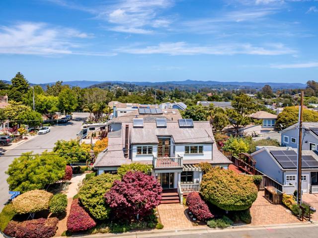 5005 Emerald Street, Capitola CA: https://media.crmls.org/mediaz/817b3882-b76a-4be0-a459-0650753f175c.jpg