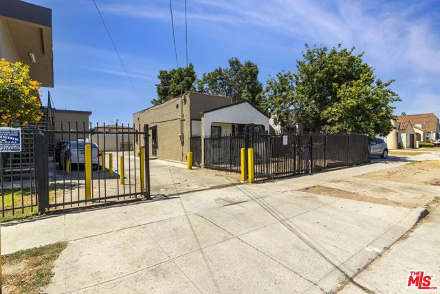 820 -824 W 95th Street, Los Angeles CA: https://media.crmls.org/mediaz/817b703e-217d-4929-b865-84d2c3d41956.jpg