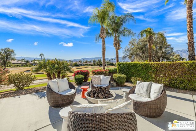 38 Calle Del Norte, Rancho Mirage CA: https://media.crmls.org/mediaz/817b9098-0b5f-4e43-90d6-41fc0e2a8967.jpg