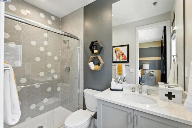 1670 Larkspur Street, Alameda CA: https://media.crmls.org/mediaz/817c46e2-63b6-4c35-b7c8-4f4dfd4b4675.jpg