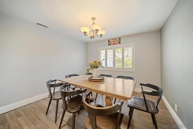1654 Palomino Ln, Escondido CA: https://media.crmls.org/mediaz/817c5efd-1520-42ee-b70c-5e08b478e6b0.jpg