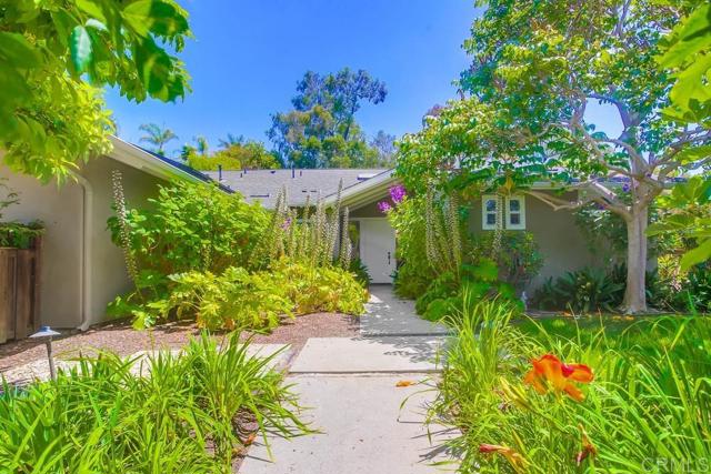Detail Gallery Image 4 of 55 For 907 Poppy Lane, Carlsbad,  CA 92011 - 4 Beds | 4 Baths