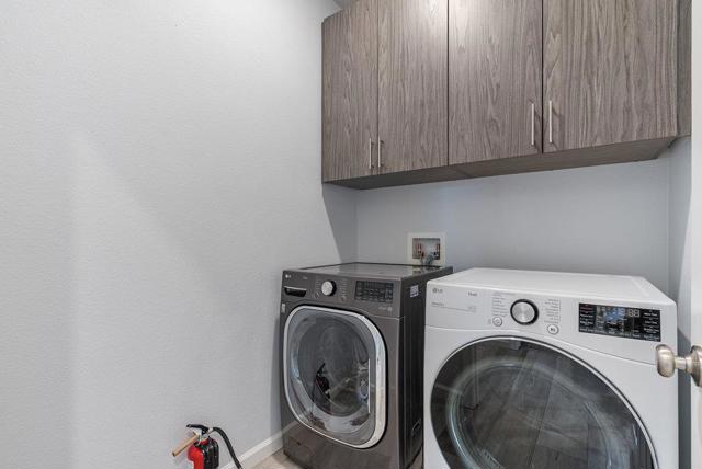 2721 Grayson Street, Hollister CA: https://media.crmls.org/mediaz/817d0dfd-f83f-47bf-a961-136ca73cca29.jpg
