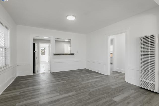 1322 83Rd Ave, Oakland CA: https://media.crmls.org/mediaz/817d1077-91ea-4f61-9684-93034583e4fa.jpg