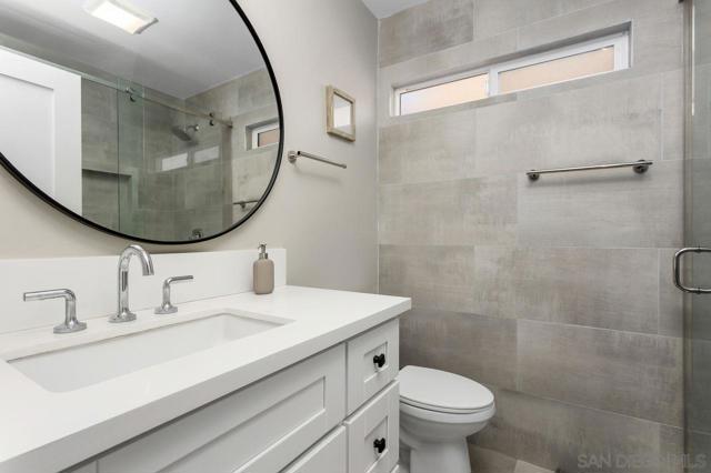 423 Alvarado Ter, Vista CA: https://media.crmls.org/mediaz/817d4e92-9204-43f4-b2f6-b54022b8ae16.jpg