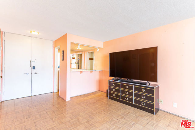 848 North Kings Road, 309 photo 3