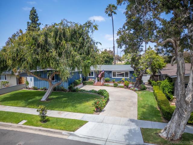 850 Coronado Ave, Coronado CA: https://media.crmls.org/mediaz/817dbc9e-9b8d-43b9-ad05-ef7cbf7fe740.jpg