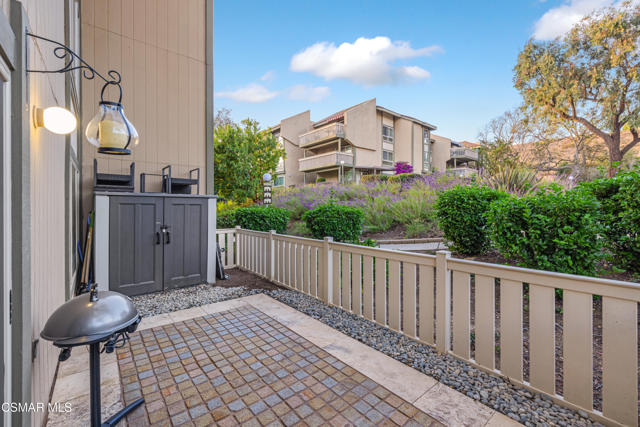 348 Chestnut Hill Court, Thousand Oaks CA: https://media.crmls.org/mediaz/817df1ac-5741-4344-bfa3-b9123c27241a.jpg