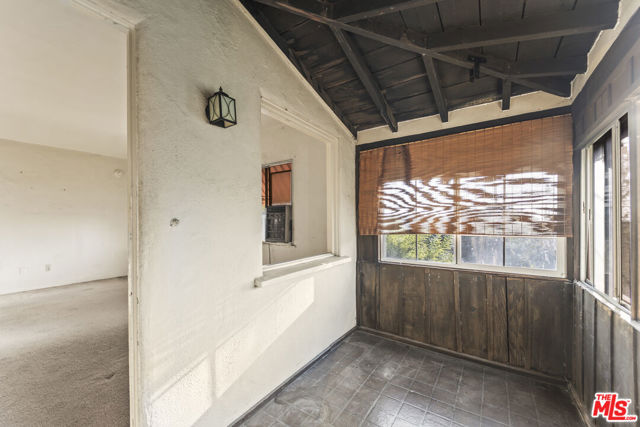 4958 Loleta Avenue, Los Angeles CA: https://media.crmls.org/mediaz/817e1229-9f7a-44dc-9ac5-64d70d0948c1.jpg