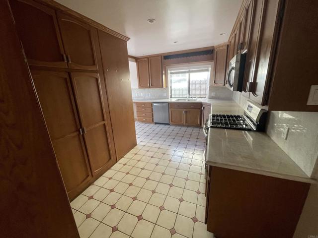 Detail Gallery Image 6 of 16 For 4819 Atlanta Dr, San Diego,  CA 92115 - 3 Beds | 2 Baths