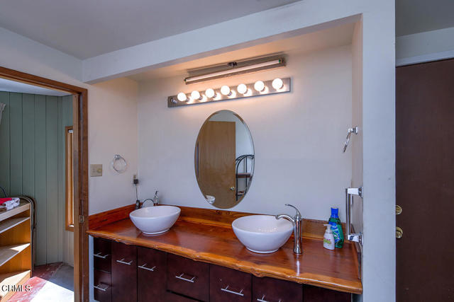 633 Norumbega Drive, Monrovia CA: https://media.crmls.org/mediaz/817f7ad3-d6ef-44ac-b095-21d722df3b5b.jpg