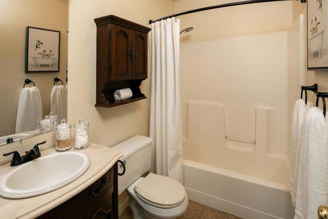 1417 Briarberry Lane, Gilroy CA: https://media.crmls.org/mediaz/817f8018-d03f-4588-bb66-52cace6483b6.jpg