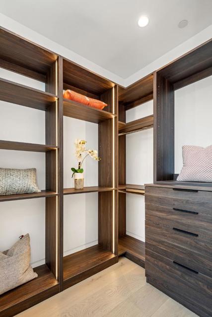 1080 Creek Drive, Menlo Park CA: https://media.crmls.org/mediaz/817fc19c-c0b5-4a2b-90b8-38af2babd856.jpg
