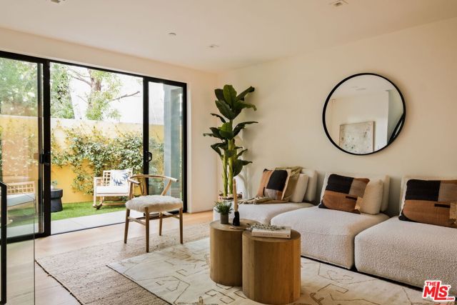 1900 Penmar Avenue, Venice CA: https://media.crmls.org/mediaz/818006fb-5ee4-49d8-afcb-e86923adeb3a.jpg