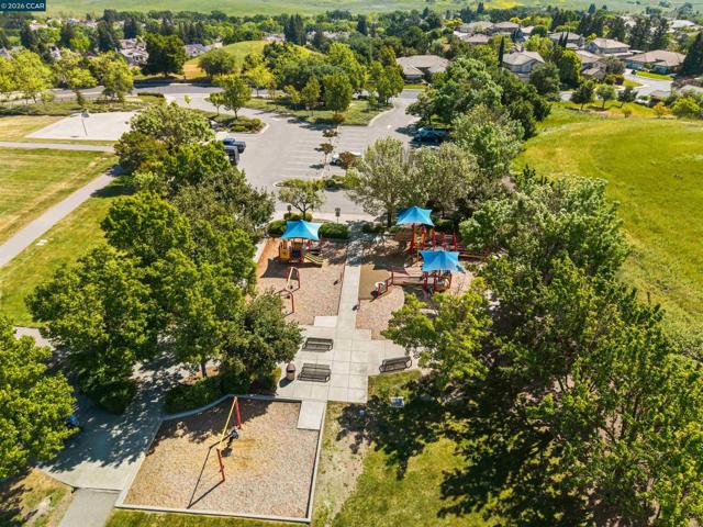 Image 9 of 60 For 812 Beaver Creek Ct