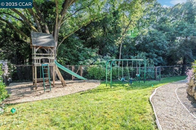 1291 Clover Ln, Walnut Creek CA: https://media.crmls.org/mediaz/81811614-423a-43b1-aac6-29646f1ac7c3.jpg