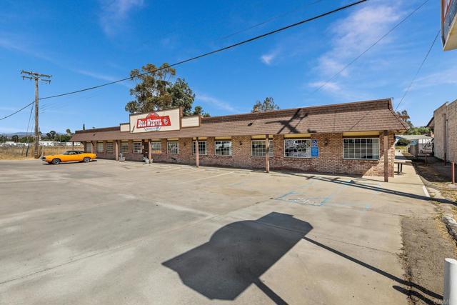 2548 Main Street, Ramona CA: https://media.crmls.org/mediaz/8181208c-c6f7-4279-b5fa-b68670d342f8.jpg