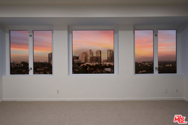 10520 Wilshire Boulevard, Los Angeles CA: https://media.crmls.org/mediaz/8181570a-a042-4208-abb6-534d4c173812.jpg