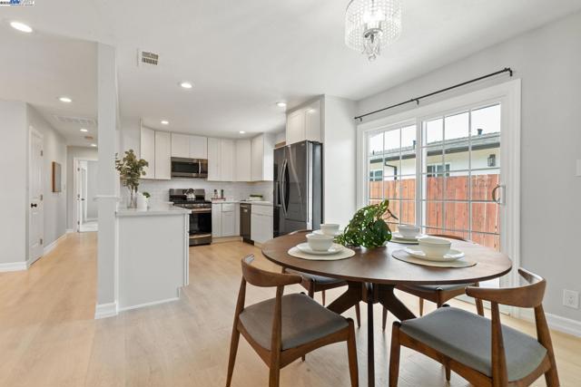 36523 Cherry St, Newark CA: https://media.crmls.org/mediaz/8181661a-b82e-4f86-ae45-f6a309a30359.jpg