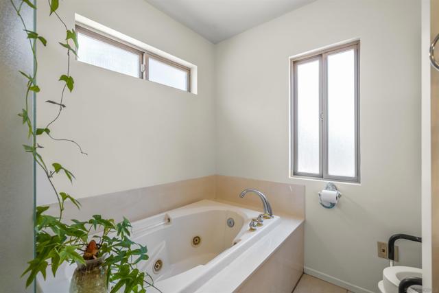 1333 Clove St, El Cajon CA: https://media.crmls.org/mediaz/8181ab97-73b5-4311-b8c8-bee48e107cdd.jpg