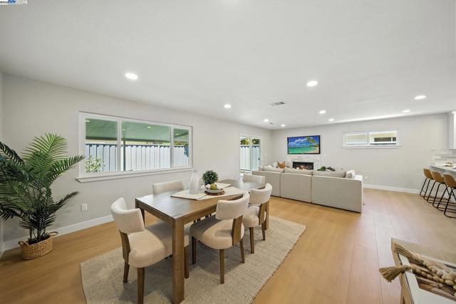 5525 Roosevelt Pl, Fremont CA: https://media.crmls.org/mediaz/8181bc70-a8a5-4565-a89b-bd0ed7bc91eb.jpg