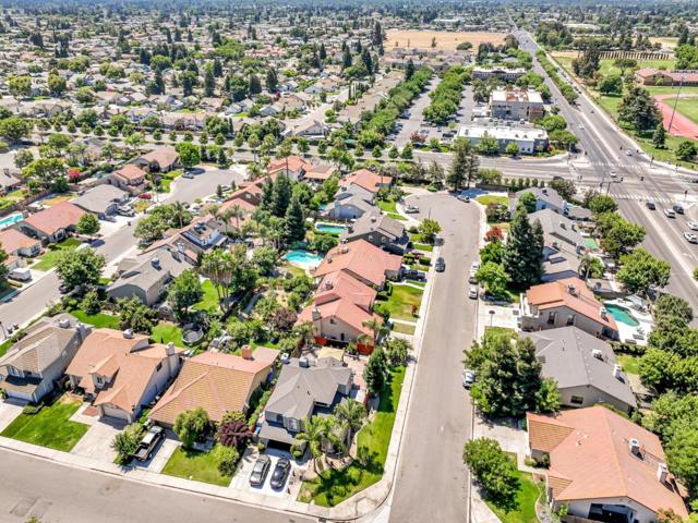 4025 Santa Maria Place, Turlock CA: https://media.crmls.org/mediaz/8181d1d7-d1c5-4535-99b9-a9543d17a1a2.jpg