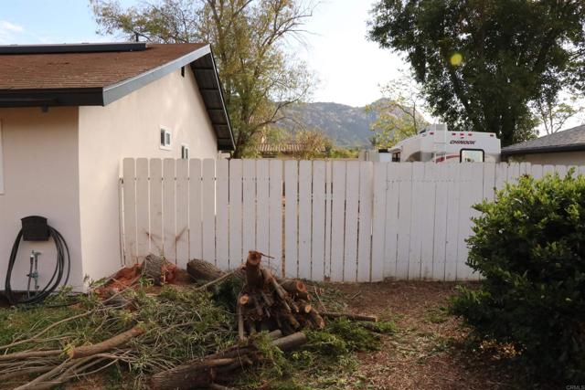 Detail Gallery Image 3 of 28 For 3032 Laurashawn Ln, Escondido,  CA 92026 - 3 Beds | 2 Baths