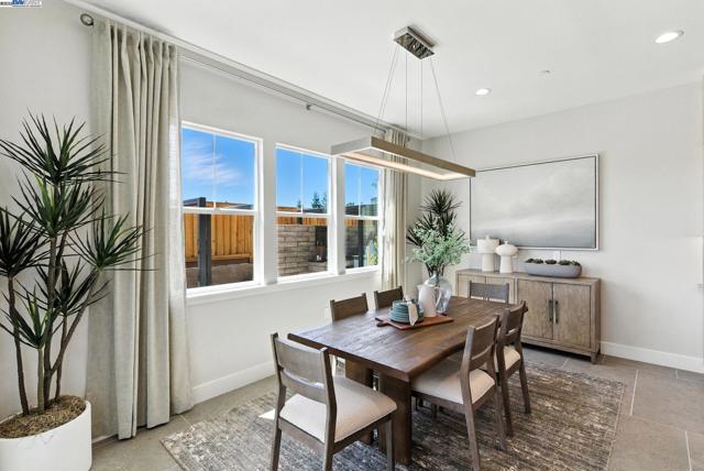 1685 Arione Street, Brentwood CA: https://media.crmls.org/mediaz/818359bb-2bea-42e8-a02f-ae132bfc097c.jpg