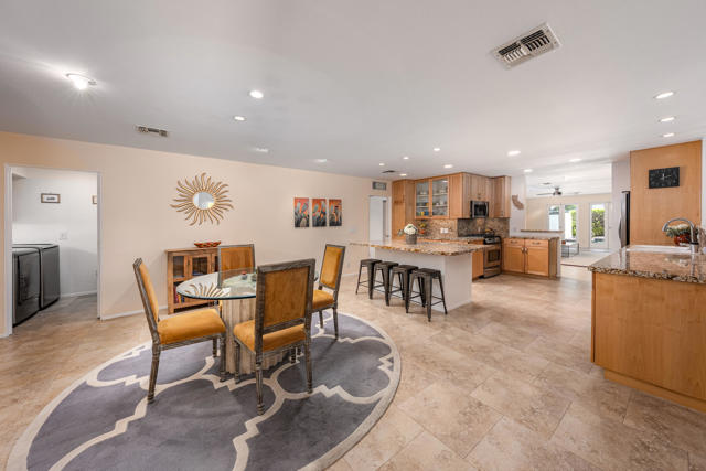 590 N Plaza Amigo, Palm Springs, CA 92262