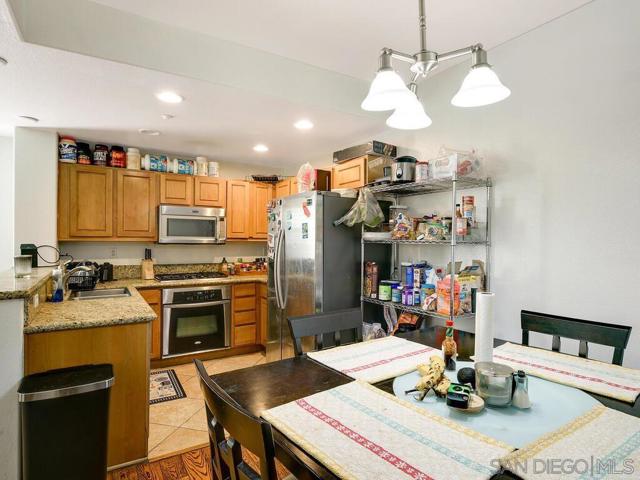 7725 El Cajon Blvd, La Mesa CA: https://media.crmls.org/mediaz/81856e64-dcba-420b-953c-fde719cdd80b.jpg