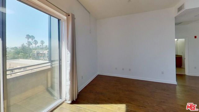 345 S Gramercy Place, Los Angeles CA: https://media.crmls.org/mediaz/8185bb2e-f365-47d2-89a1-415c11137a5b.jpg