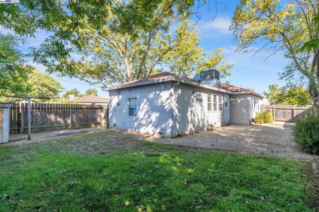 3719 60Th St, Sacramento CA: https://media.crmls.org/mediaz/818648b4-0ea7-4200-a6e7-bf30f487a9cd.jpg