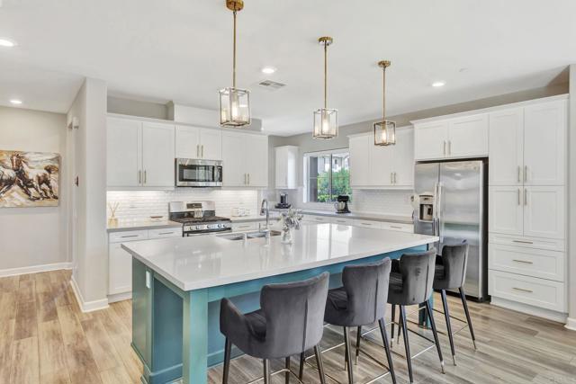 Detail Gallery Image 8 of 75 For 21678 Long Trot Dr, Escondido,  CA 92029 - 4 Beds | 3 Baths