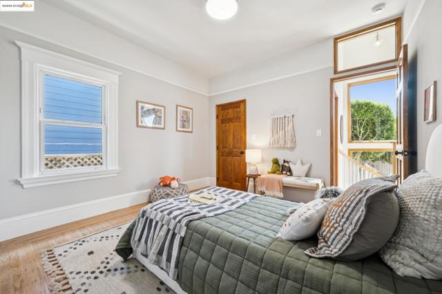 327 Hudson St, Oakland CA: https://media.crmls.org/mediaz/818760ed-0324-4b84-8f9c-4fe673c6f3df.jpg
