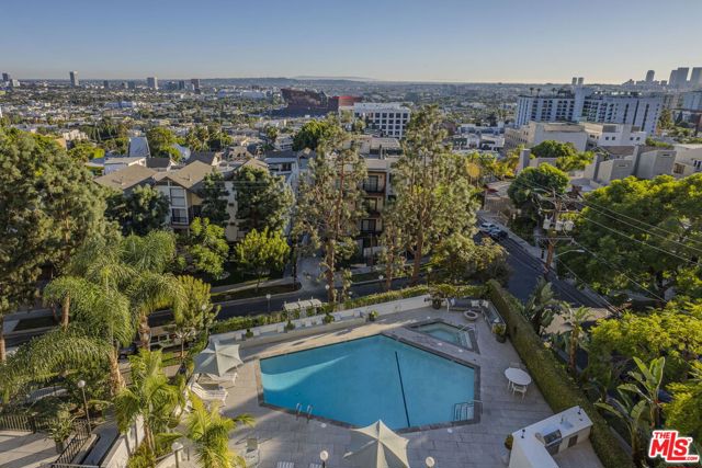 8787 Shoreham Drive, West Hollywood CA: https://media.crmls.org/mediaz/81878fad-a1a9-453e-be90-613c4ef4fa3e.jpg